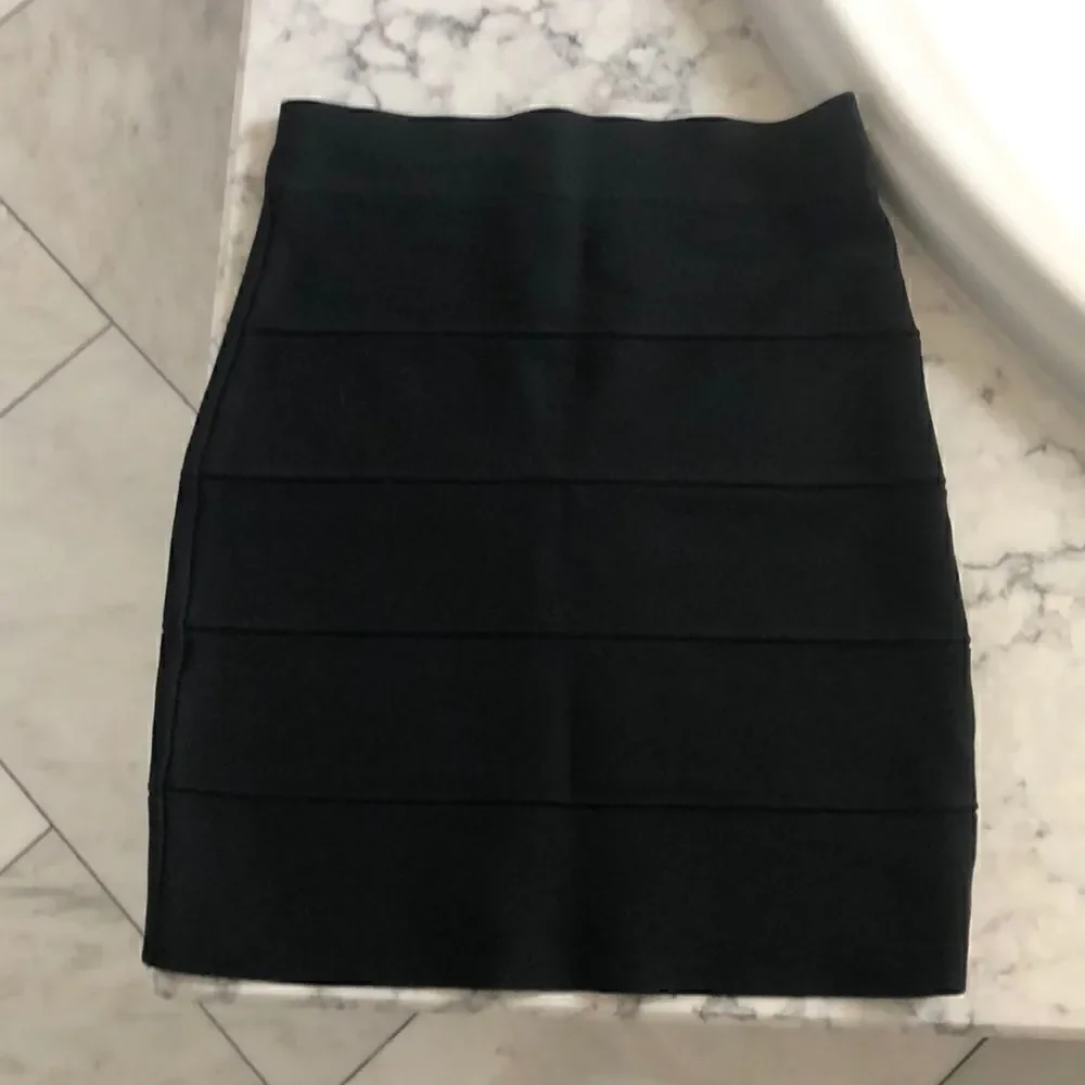BCBG maxazria black bandage skirt EUC sz S